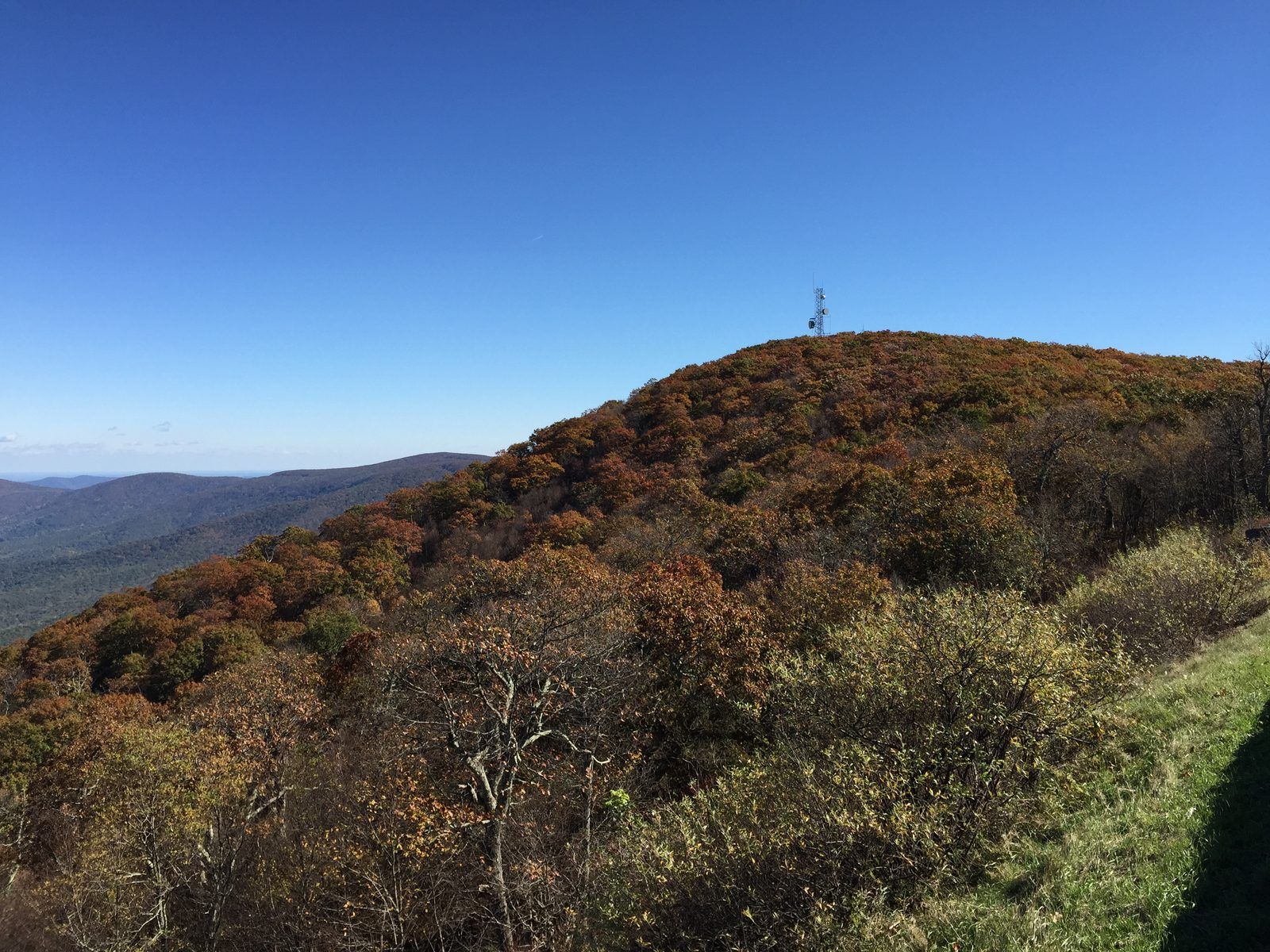 2016-10-25 12 37 17 View east from the Hogback Overlook along Shenandoah National Park's Skyline Drive in Warren County, Virginia